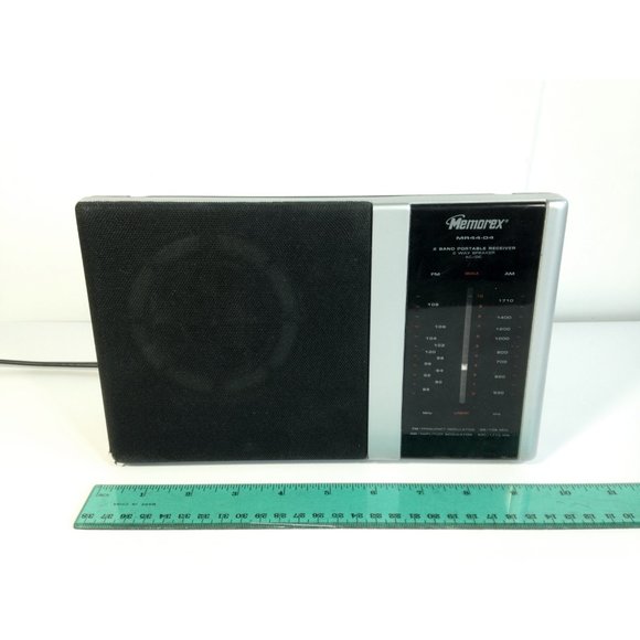 Memorex Portable Radio Analog Tuner MR44-04 Corded or Battery powered - Picture 2 of 8